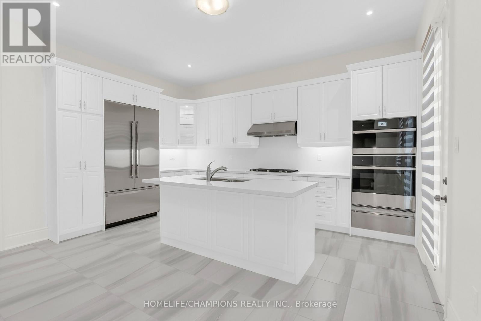 212 Wesmina Avenue, Whitchurch-Stouffville, Ontario L4A 5A2 - Photo 17 - N12966122