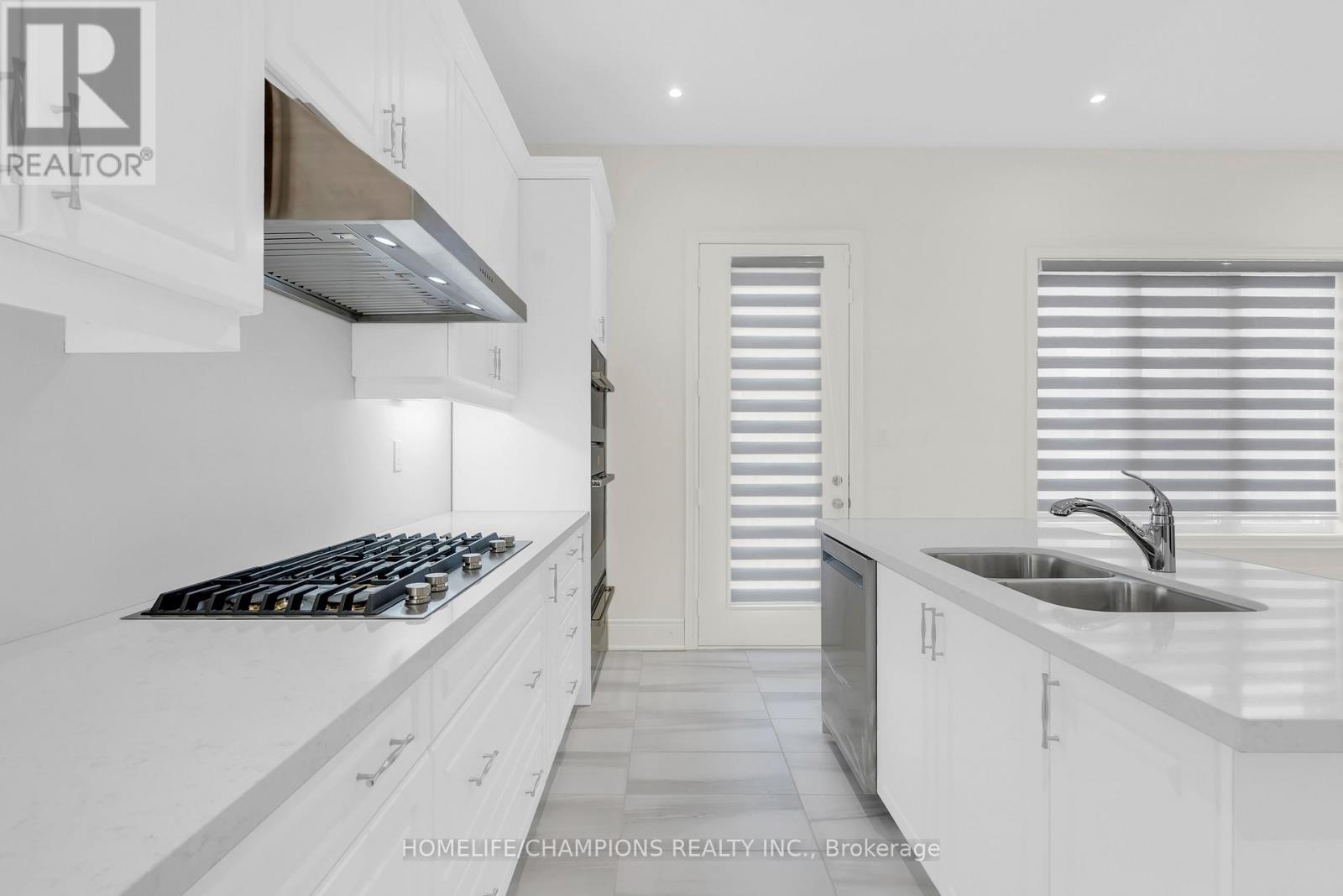 212 Wesmina Avenue, Whitchurch-Stouffville, Ontario L4A 5A2 - Photo 18 - N12966122