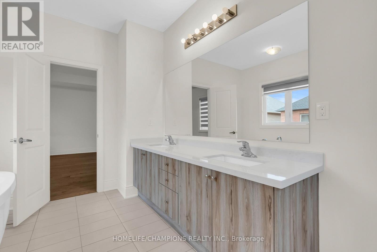 212 Wesmina Avenue, Whitchurch-Stouffville, Ontario L4A 5A2 - Photo 31 - N12966122