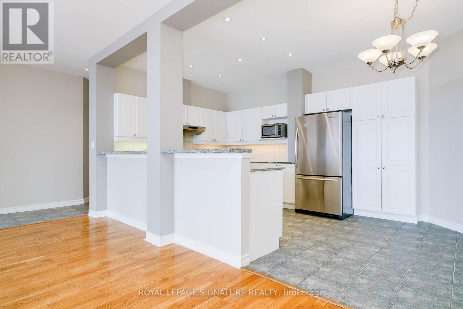 415 - 1 Leaside Park Drive, Toronto, Ontario  M4H 1R1 - Photo 8 - C12998016