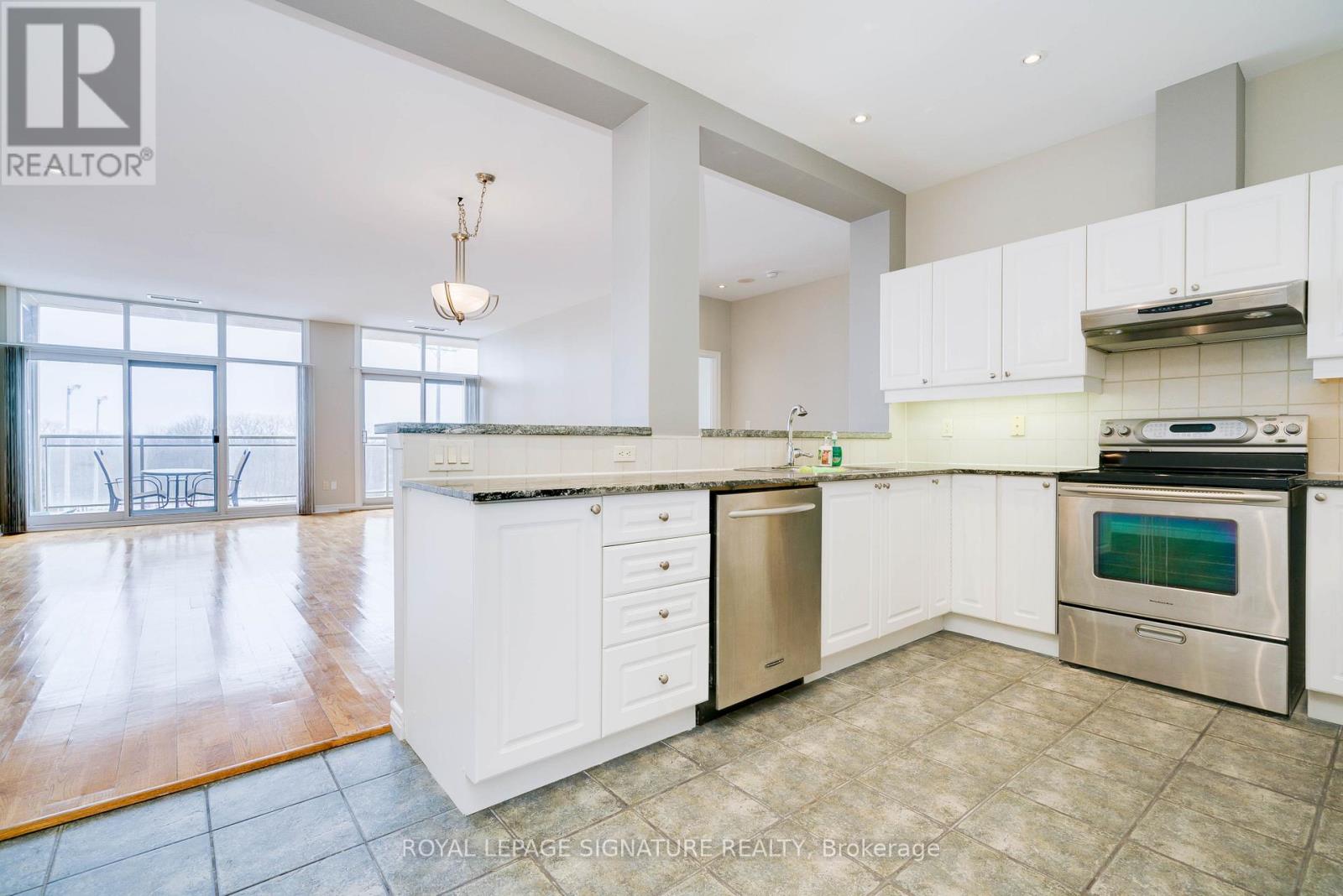 415 - 1 Leaside Park Drive, Toronto, Ontario  M4H 1R1 - Photo 9 - C12998016