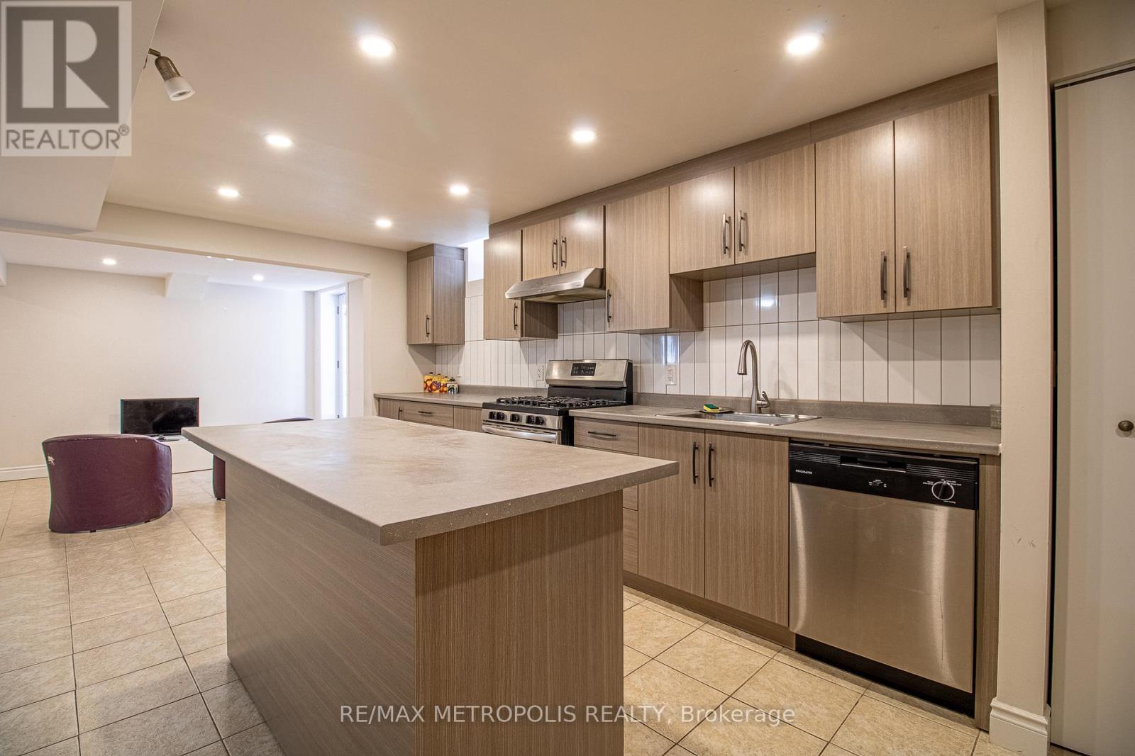 Bsmt - 507 Charnwood Court, Pickering, Ontario  L1V 4Y1 - Photo 11 - E12997858