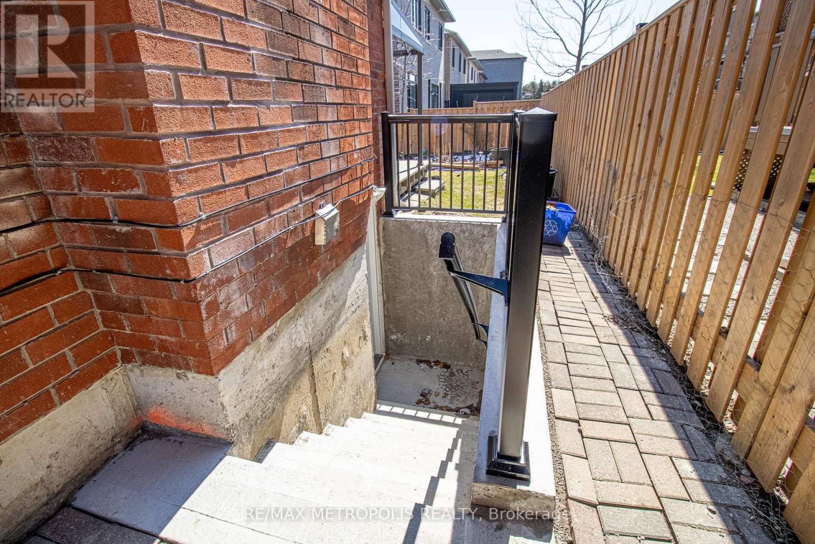 Bsmt - 507 Charnwood Court, Pickering, Ontario  L1V 4Y1 - Photo 2 - E12997858