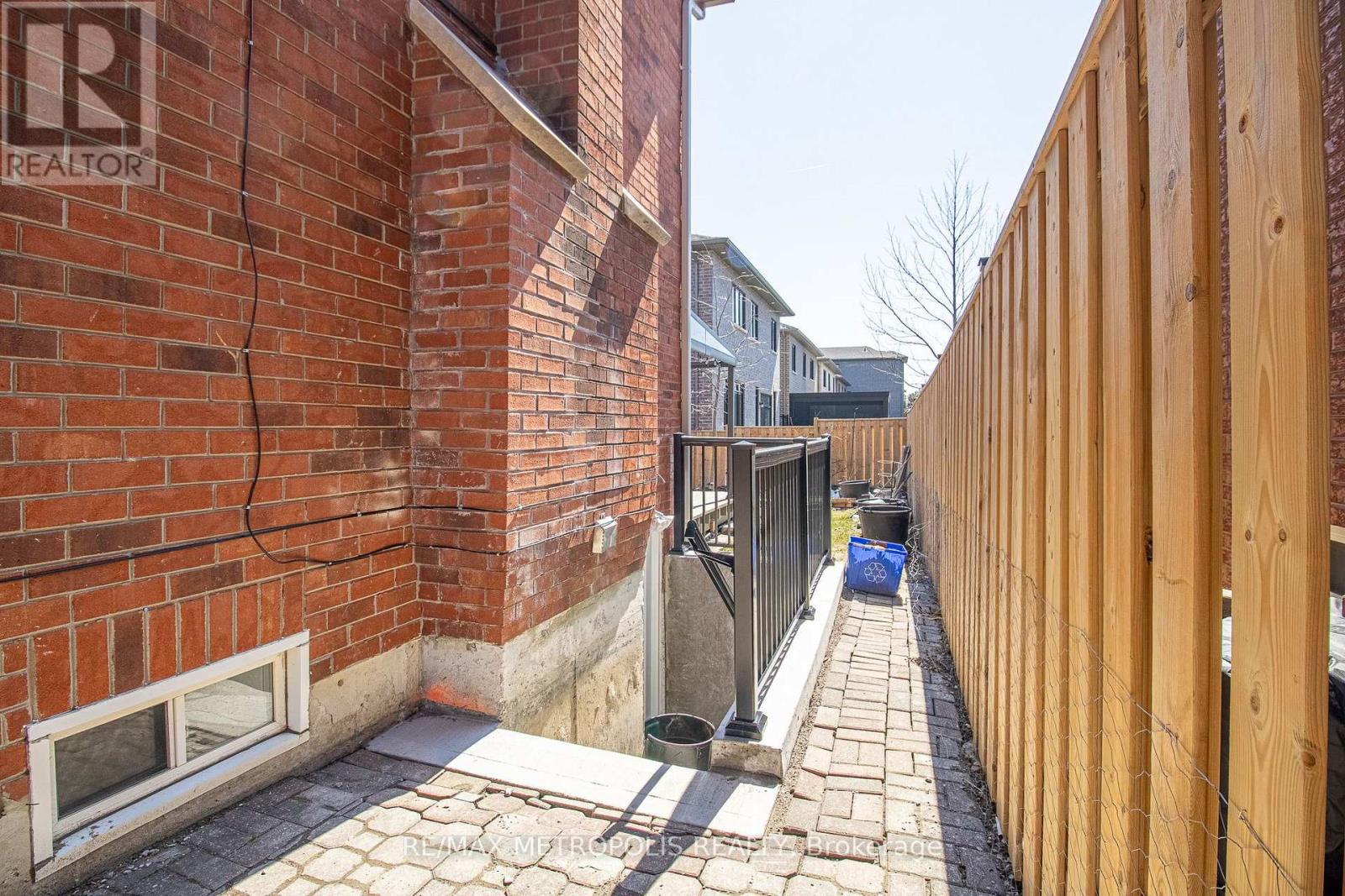 Bsmt - 507 Charnwood Court, Pickering, Ontario  L1V 4Y1 - Photo 27 - E12997858