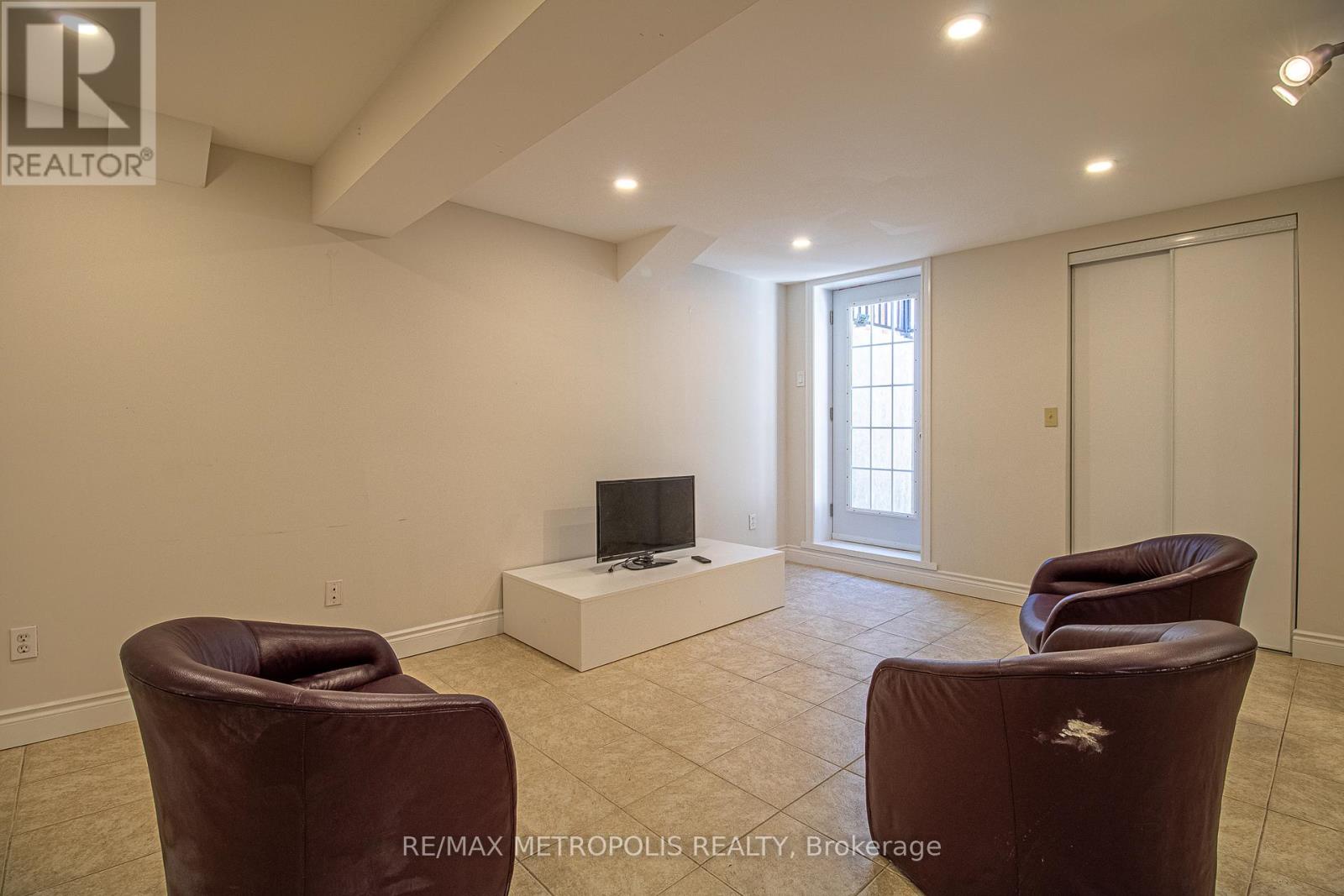 Bsmt - 507 Charnwood Court, Pickering, Ontario  L1V 4Y1 - Photo 5 - E12997858