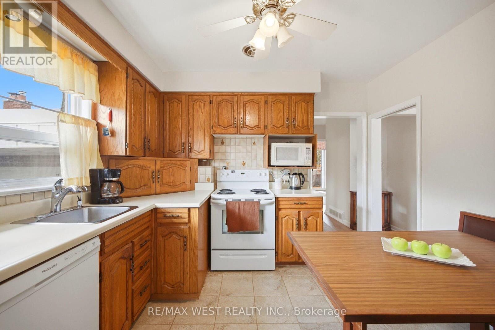 24 Beran Drive, Toronto, Ontario  M1G 1G1 - Photo 13 - E12997912