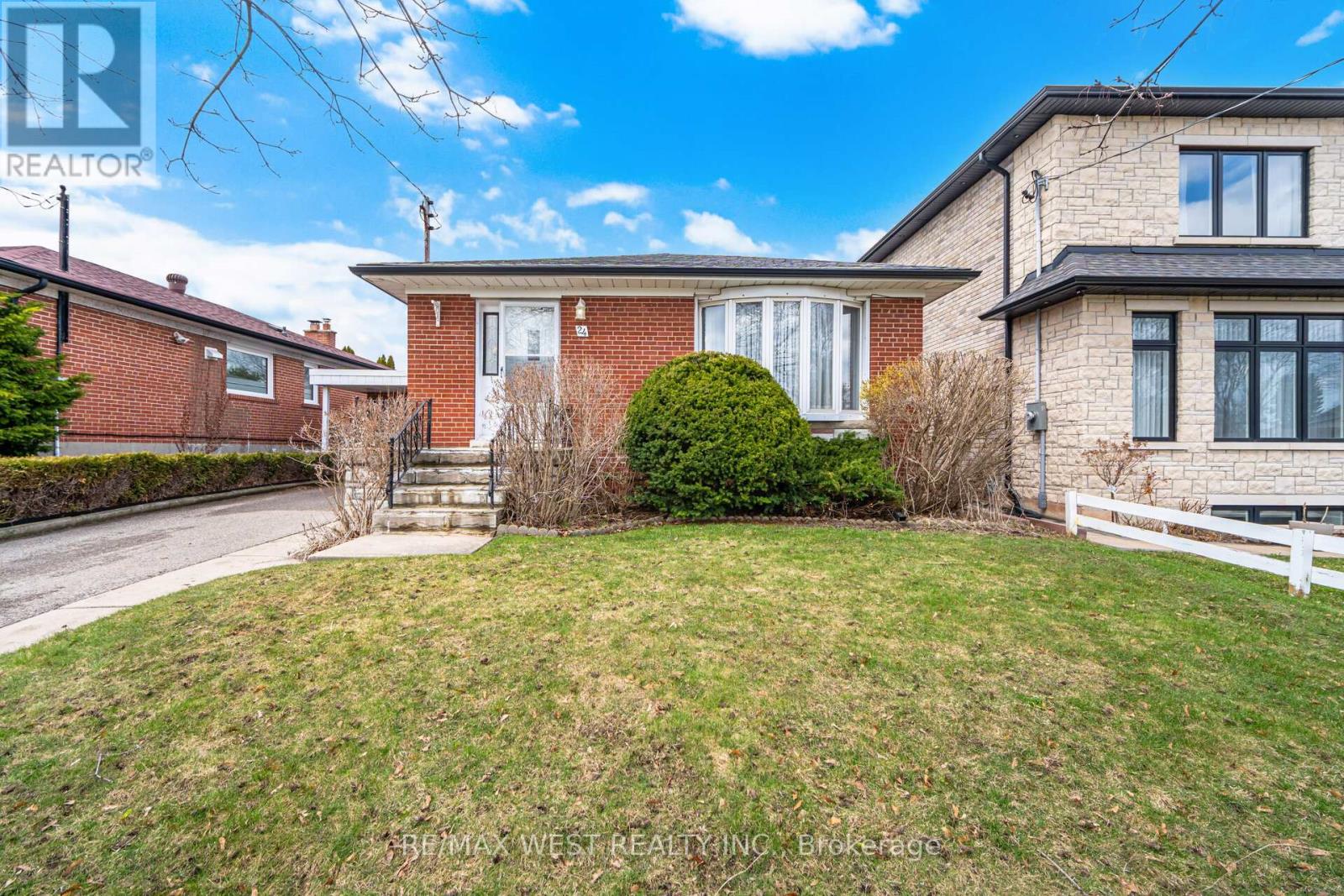24 Beran Drive, Toronto, Ontario  M1G 1G1 - Photo 3 - E12997912