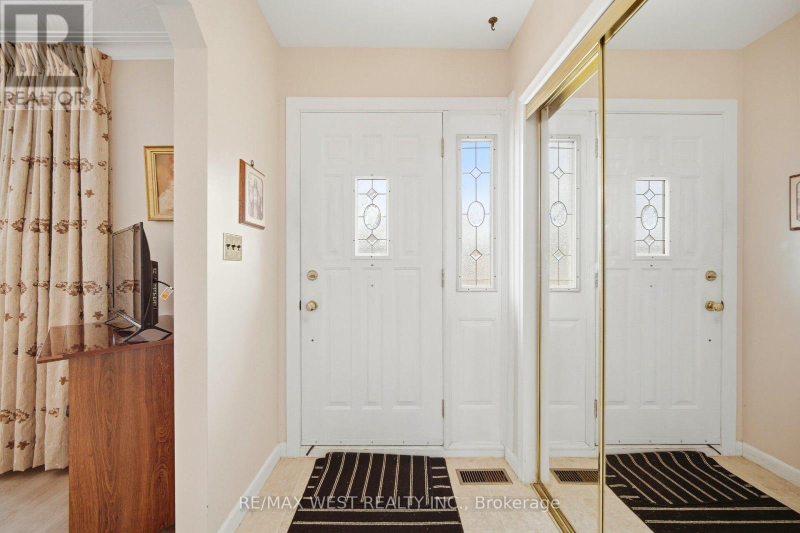 24 Beran Drive, Toronto, Ontario  M1G 1G1 - Photo 4 - E12997912