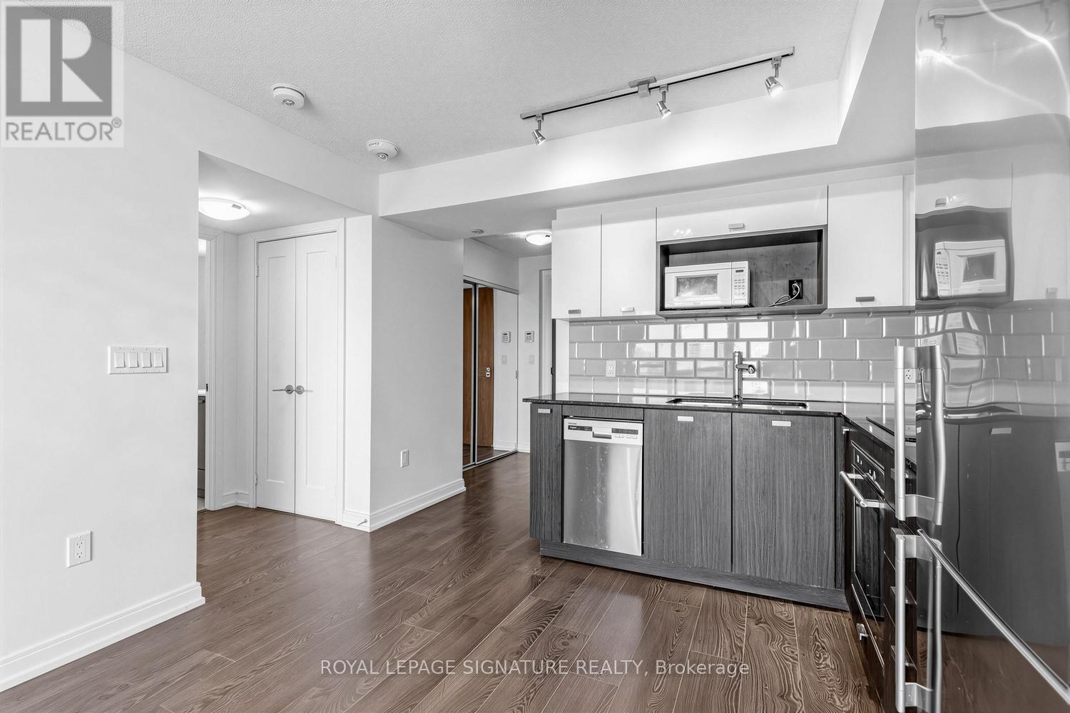 1320 - 275 Village Green Square, Toronto, Ontario  M1S 0L8 - Photo 7 - E12998034