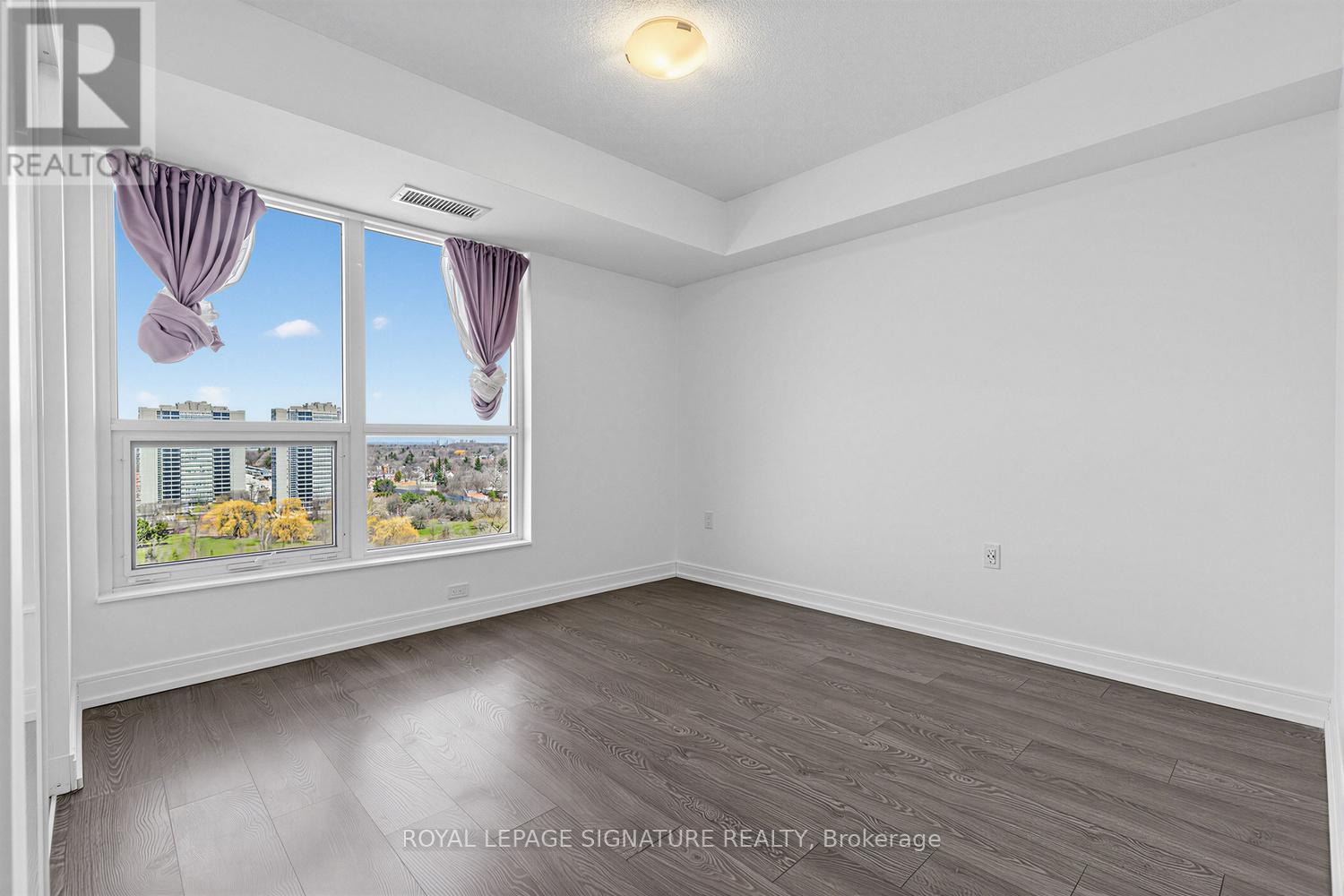 1320 - 275 Village Green Square, Toronto, Ontario  M1S 0L8 - Photo 9 - E12998034