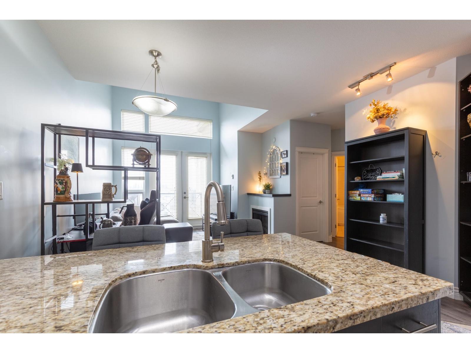 404 2970 King George Boulevard, Surrey, British Columbia  V4P 0E6 - Photo 13 - R3110377