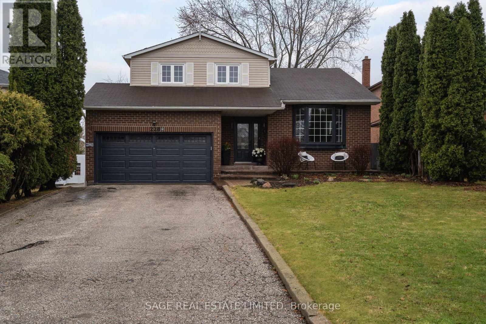 228 Yorkshire Drive, Newmarket, Ontario  L3Y 6J7 - Photo 1 - N12997870