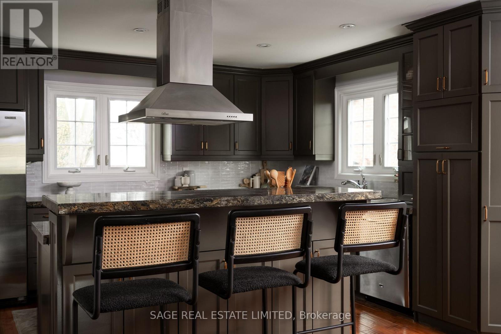 228 Yorkshire Drive, Newmarket, Ontario  L3Y 6J7 - Photo 11 - N12997870