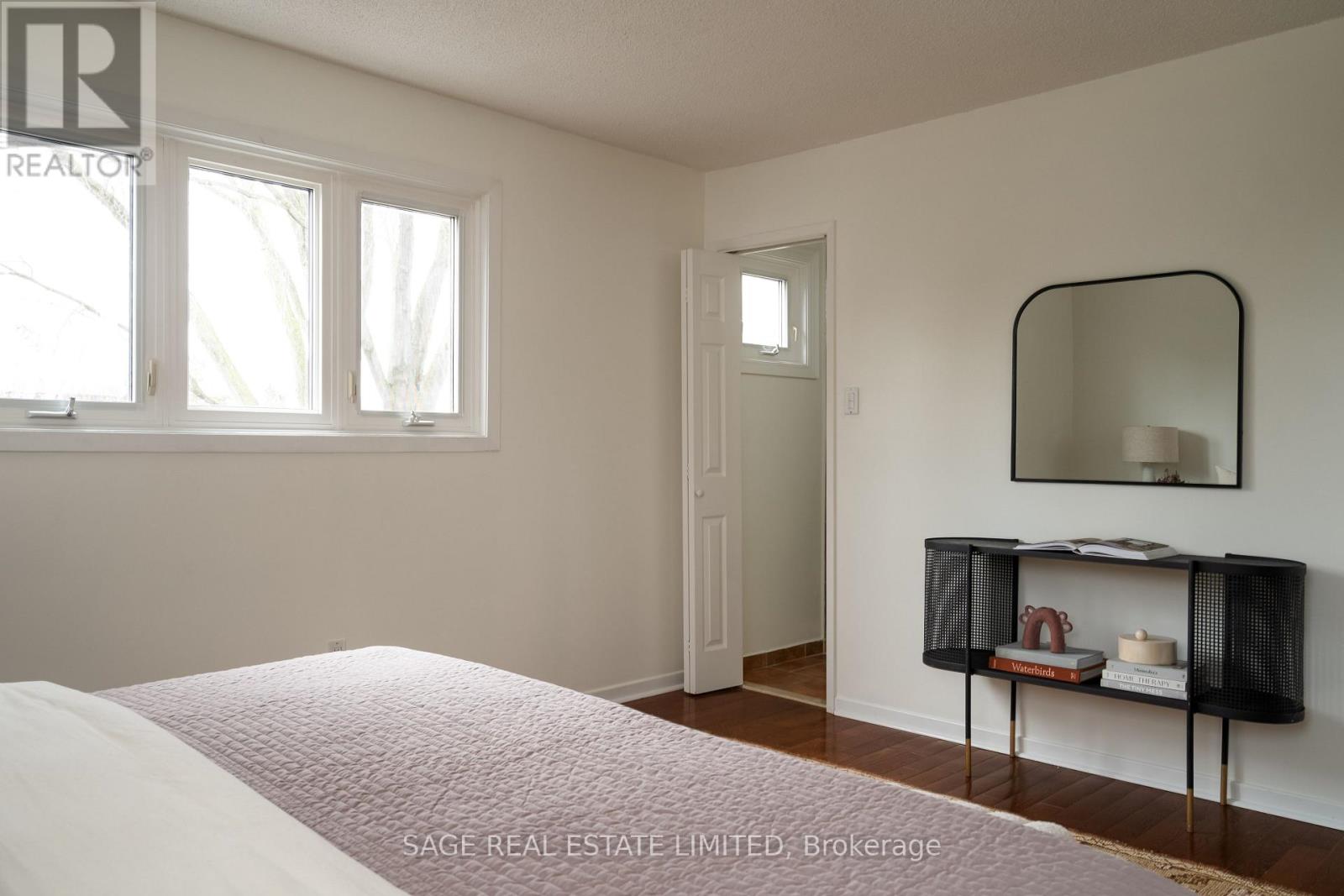 228 Yorkshire Drive, Newmarket, Ontario  L3Y 6J7 - Photo 18 - N12997870