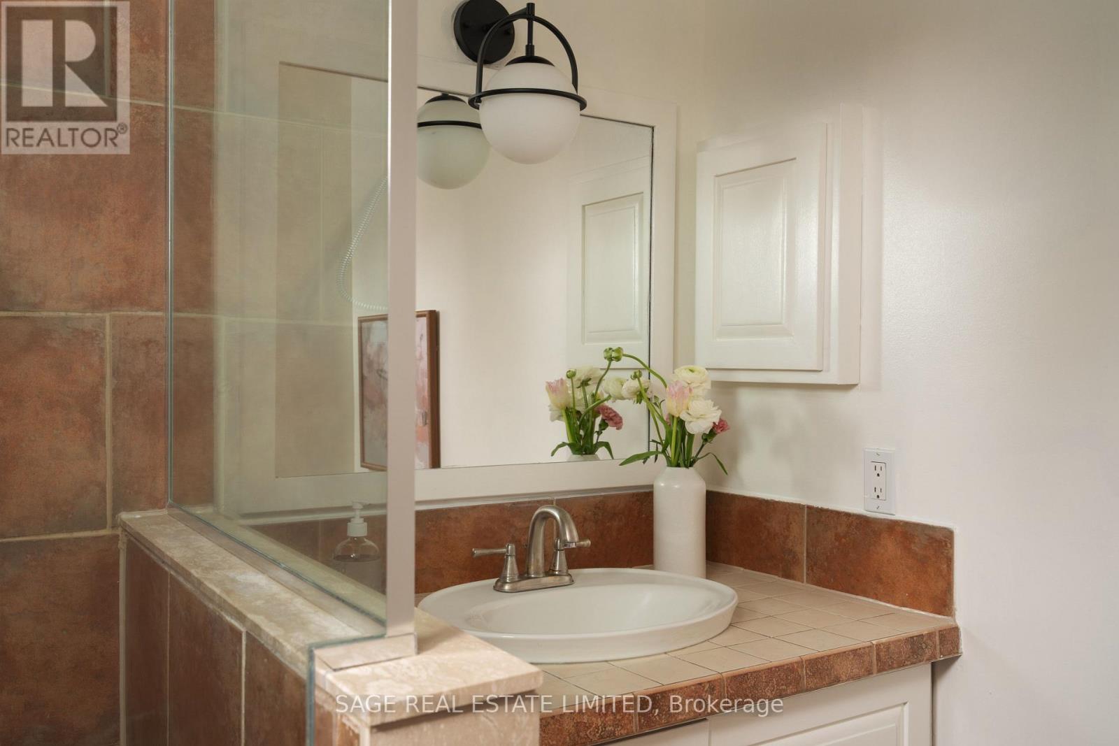 228 Yorkshire Drive, Newmarket, Ontario  L3Y 6J7 - Photo 20 - N12997870