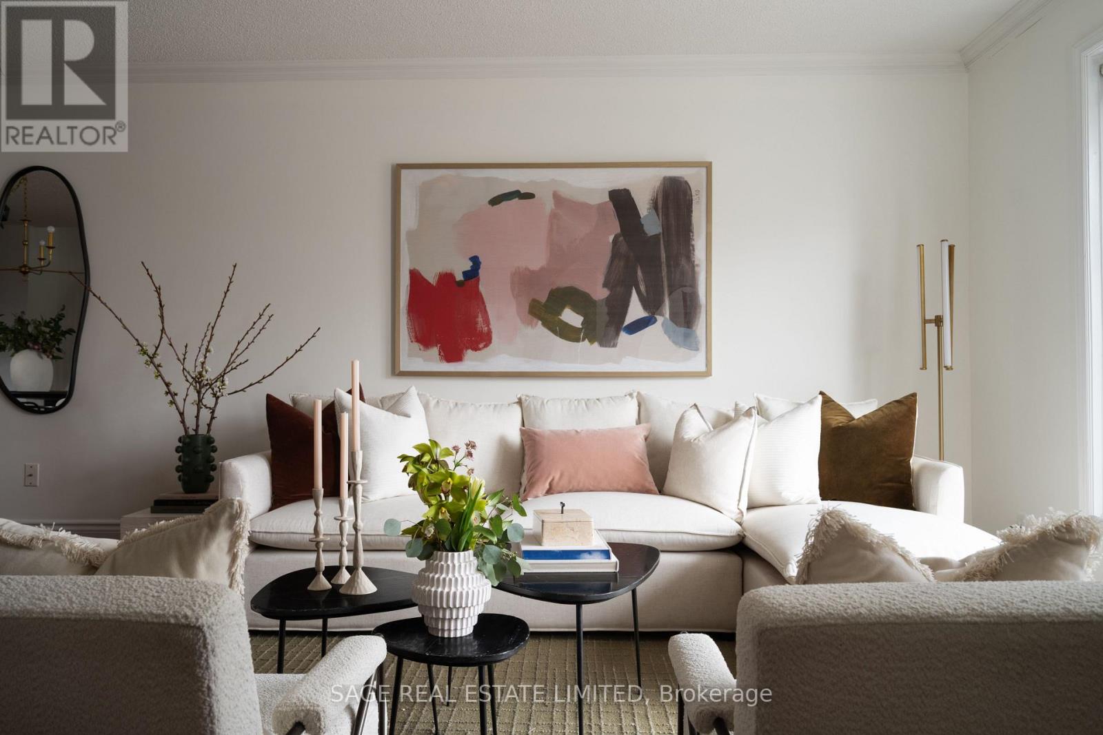 228 Yorkshire Drive, Newmarket, Ontario  L3Y 6J7 - Photo 3 - N12997870