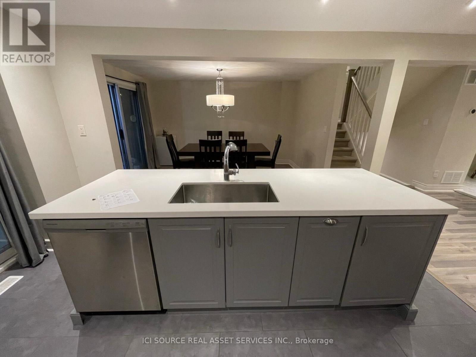 45 Raleigh Crescent, Markham, Ontario  L3R 4W4 - Photo 8 - N12997976