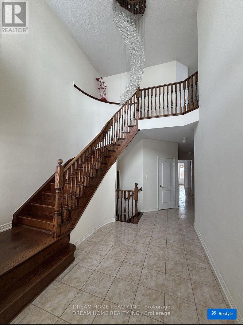 276 The Bridle Walk, Markham, Ontario  L6C 0V7 - Photo 2 - N12998024