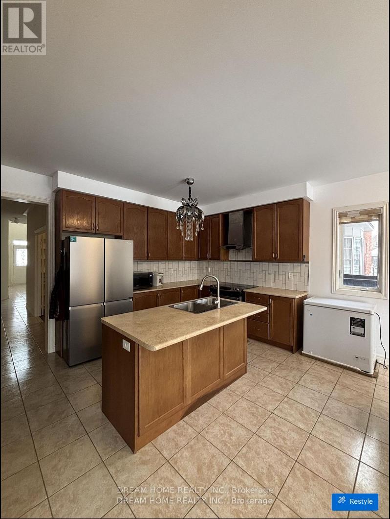 276 The Bridle Walk, Markham, Ontario  L6C 0V7 - Photo 3 - N12998024