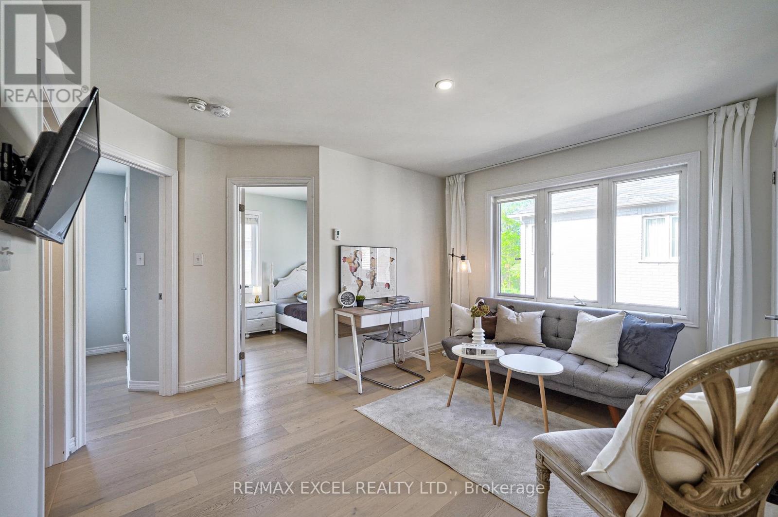 COACH - 5 BLOOM STREET, Markham, Ontario