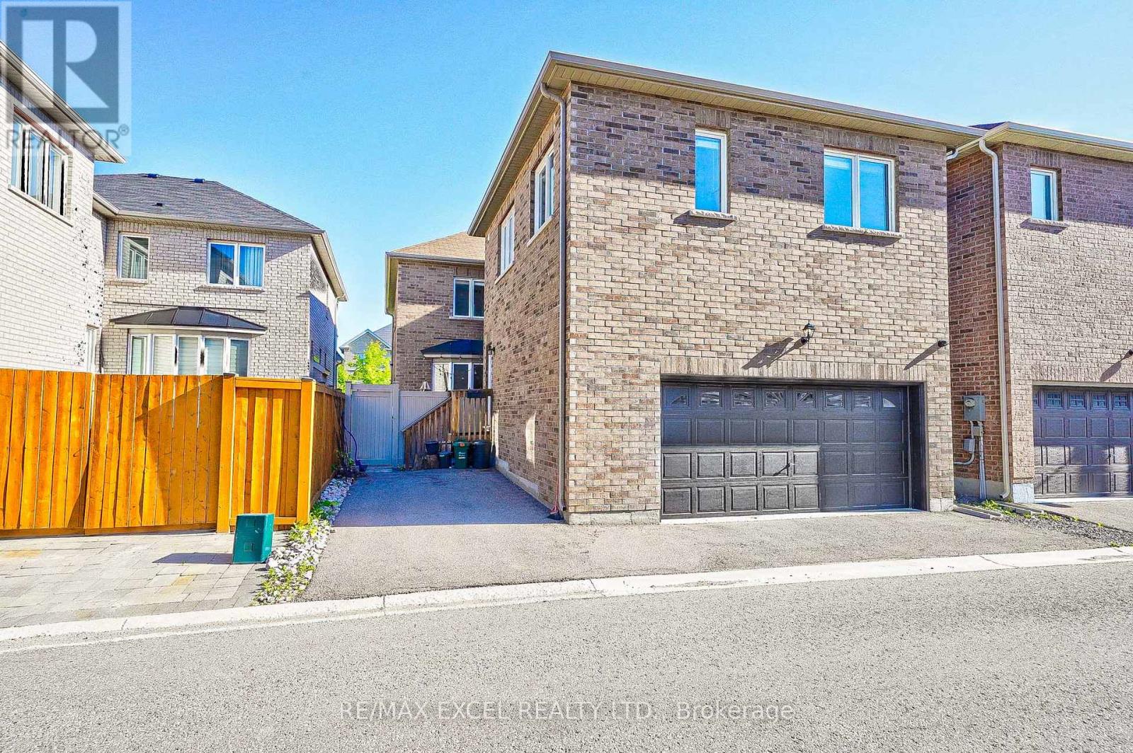 Coach - 5 Bloom Street, Markham, Ontario  L6B 0Z7 - Photo 11 - N12998076