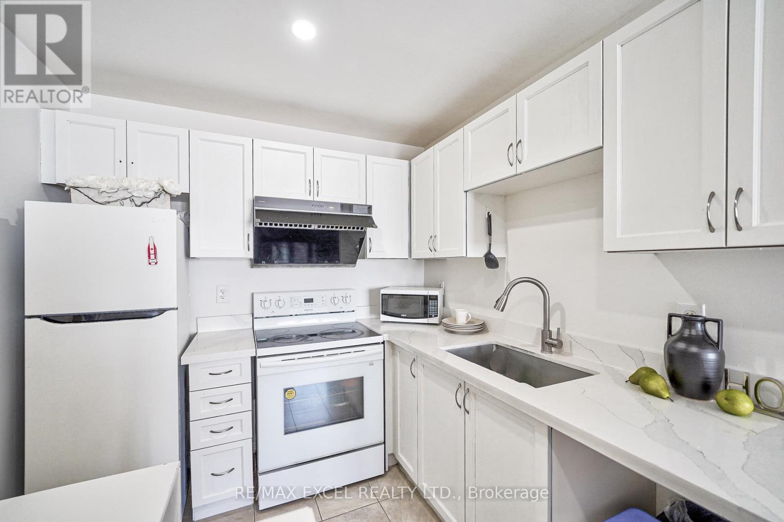 Coach - 5 Bloom Street, Markham, Ontario  L6B 0Z7 - Photo 6 - N12998076