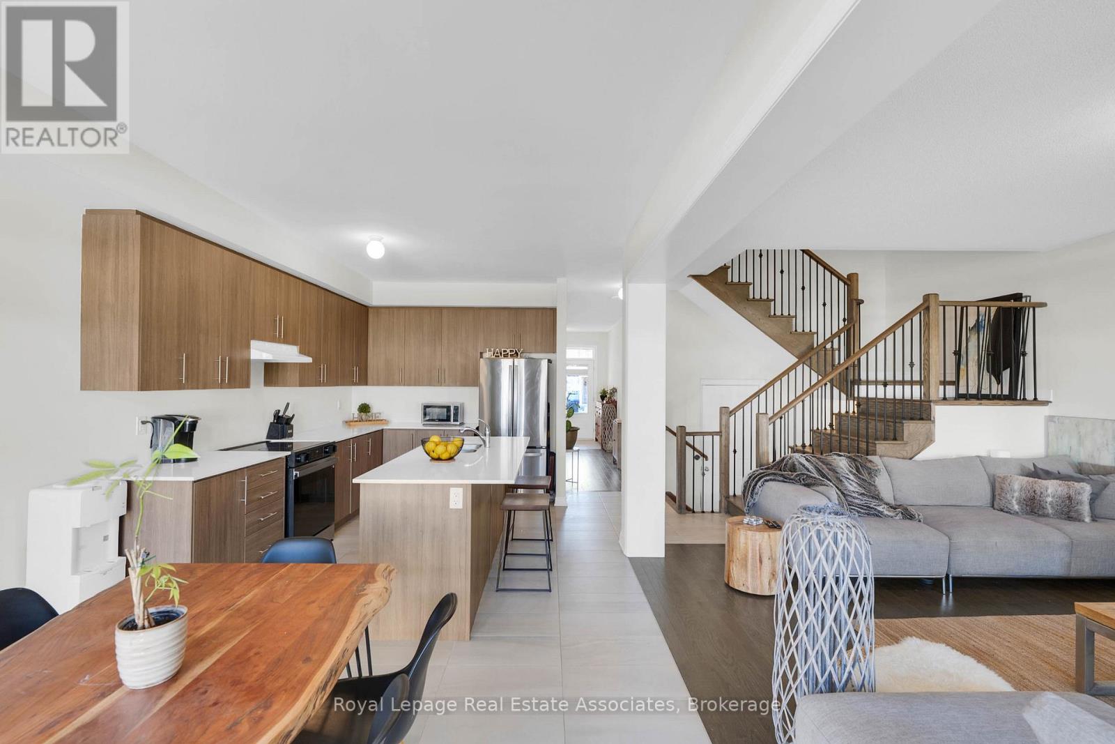 1386 Davis Loop, Innisfil (Lefroy), Ontario  L0L 1W0 - Photo 16 - N12998082