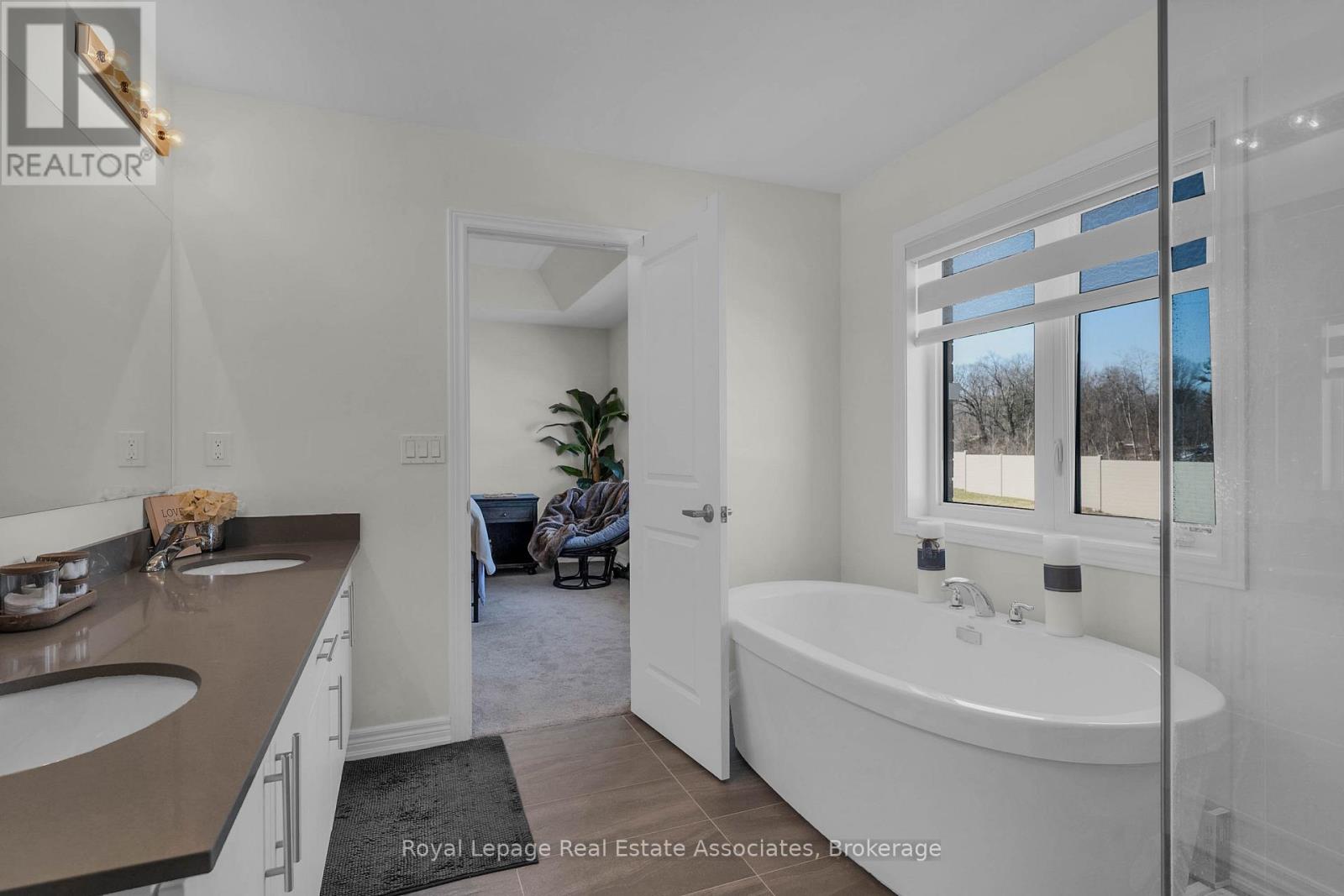 1386 Davis Loop, Innisfil (Lefroy), Ontario  L0L 1W0 - Photo 28 - N12998082