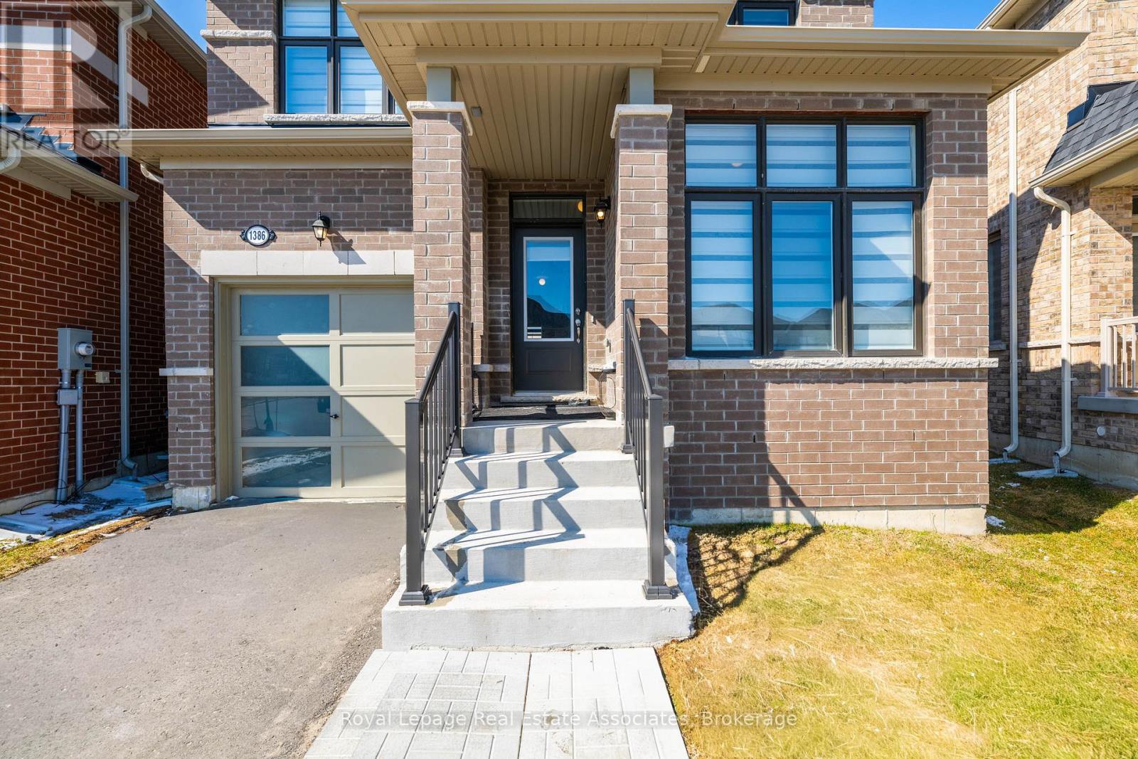 1386 Davis Loop, Innisfil (Lefroy), Ontario  L0L 1W0 - Photo 3 - N12998082