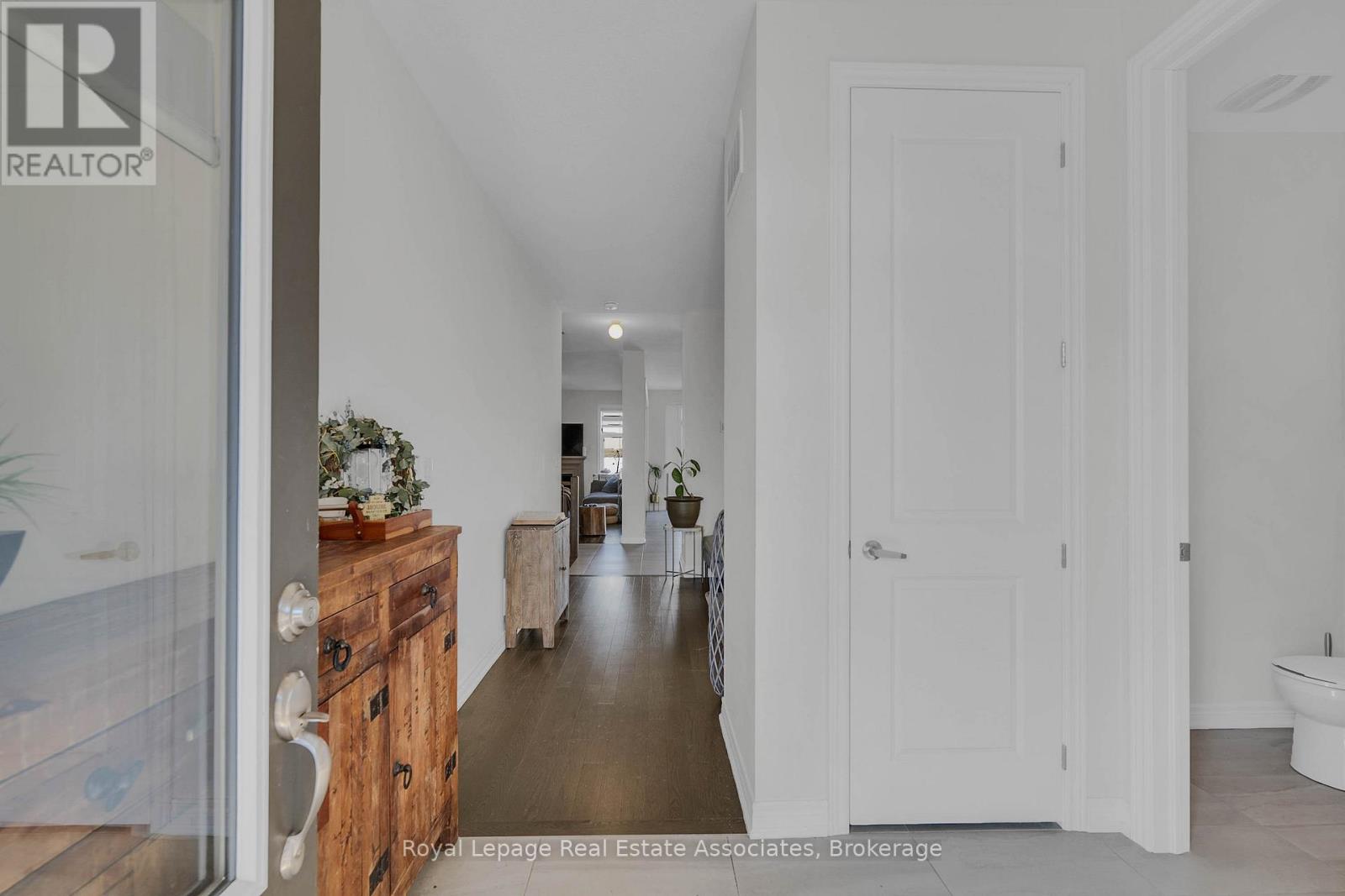 1386 Davis Loop, Innisfil (Lefroy), Ontario  L0L 1W0 - Photo 6 - N12998082