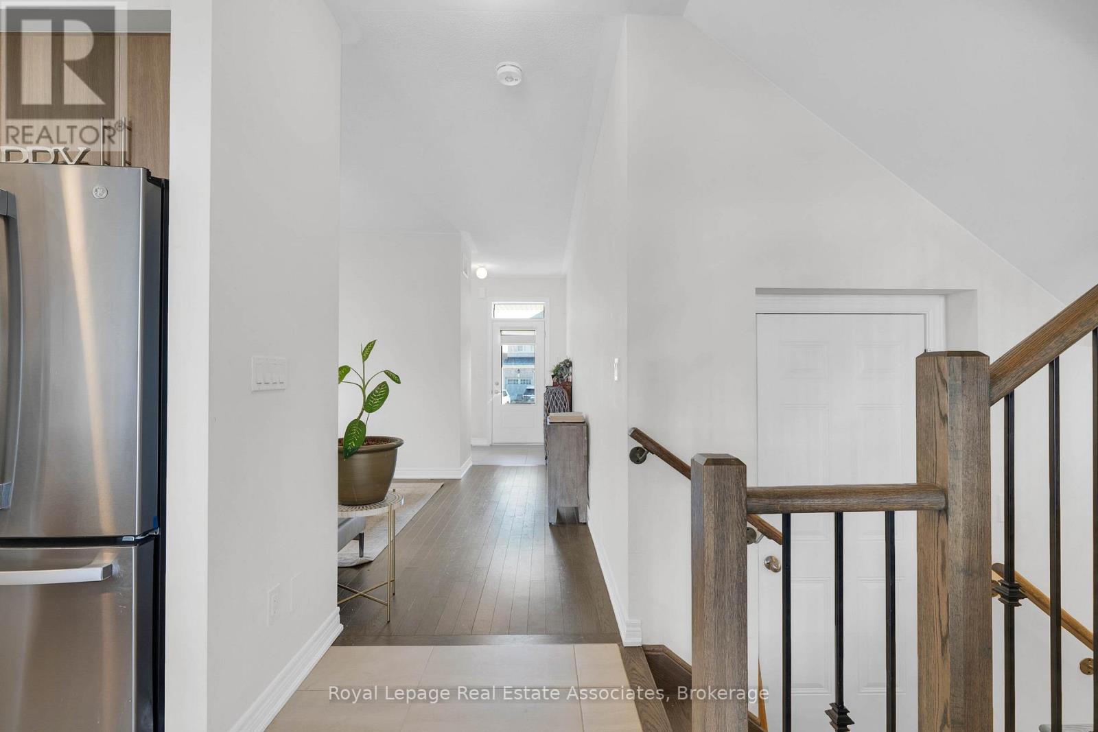 1386 Davis Loop, Innisfil (Lefroy), Ontario  L0L 1W0 - Photo 7 - N12998082