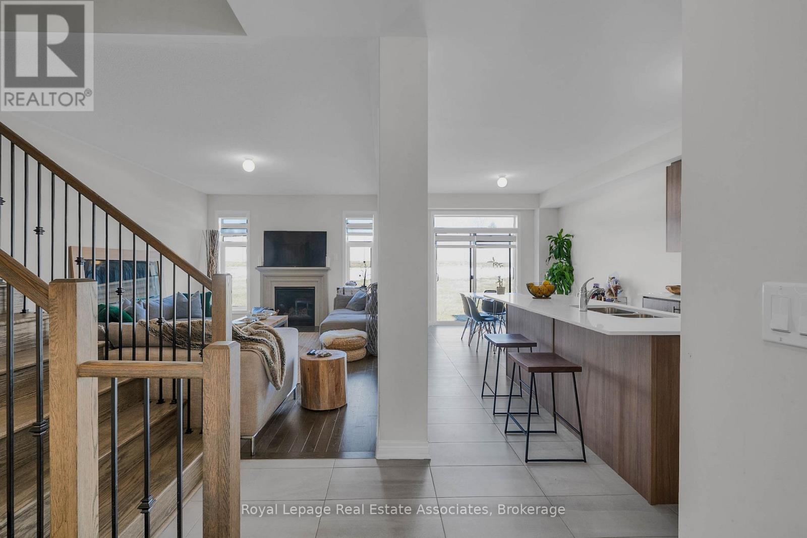 1386 Davis Loop, Innisfil (Lefroy), Ontario  L0L 1W0 - Photo 8 - N12998082