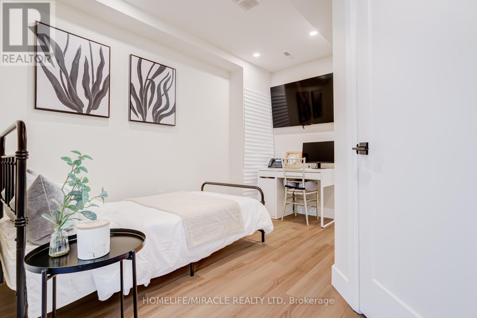 6 Pumpkin Corner Crescent, Barrie, Ontario  L9J 0T6 - Photo 10 - S12997854