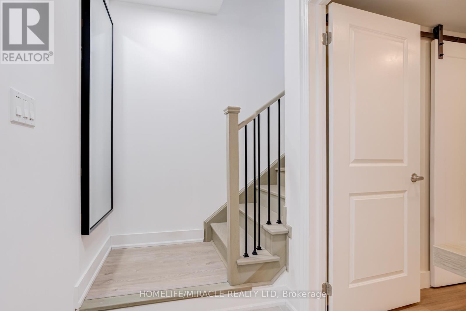 6 Pumpkin Corner Crescent, Barrie, Ontario  L9J 0T6 - Photo 13 - S12997854