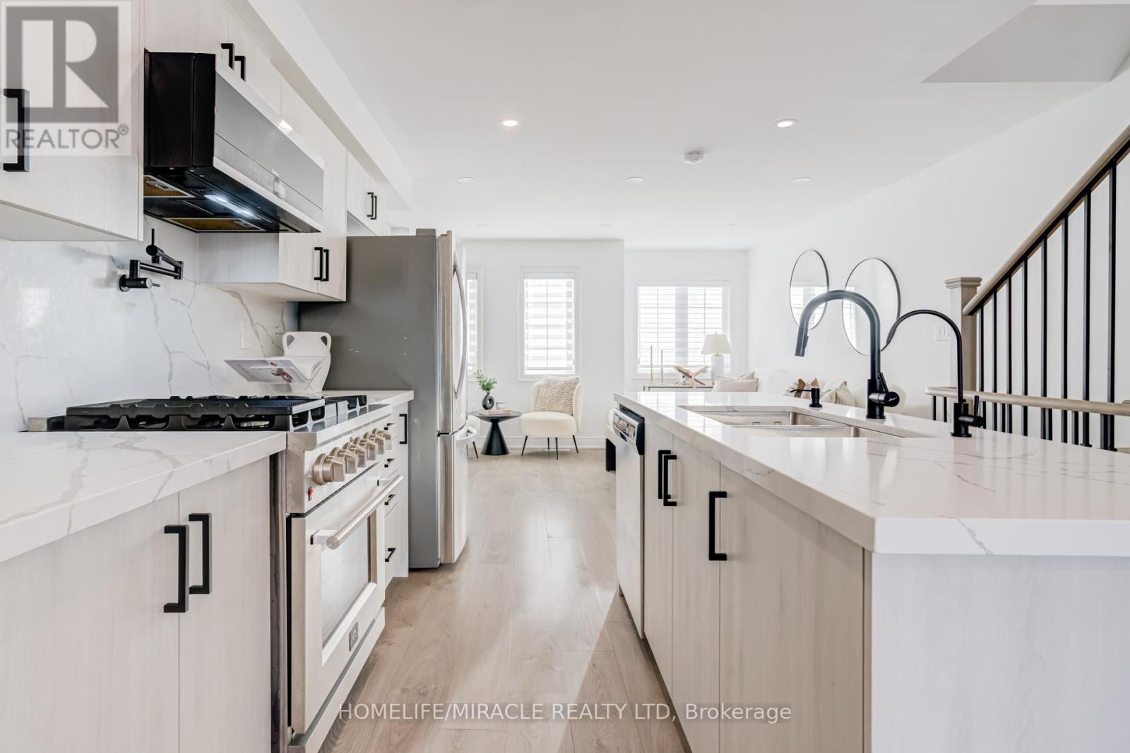 6 Pumpkin Corner Crescent, Barrie, Ontario  L9J 0T6 - Photo 15 - S12997854