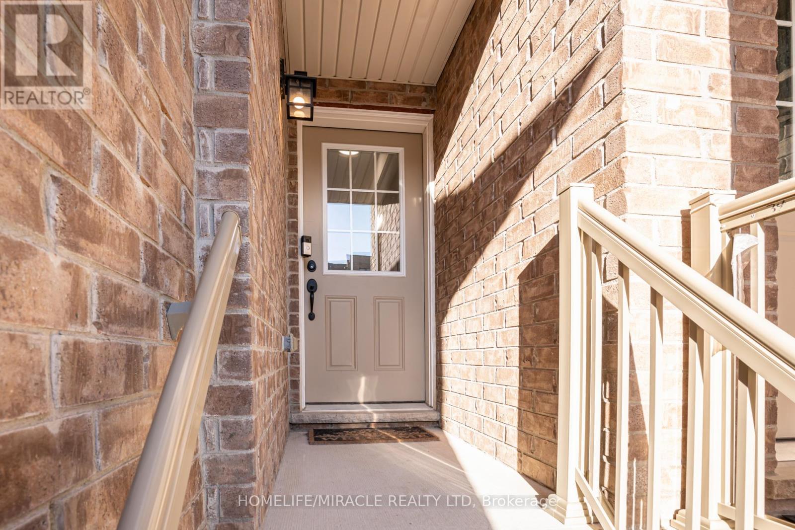 6 Pumpkin Corner Crescent, Barrie, Ontario  L9J 0T6 - Photo 3 - S12997854