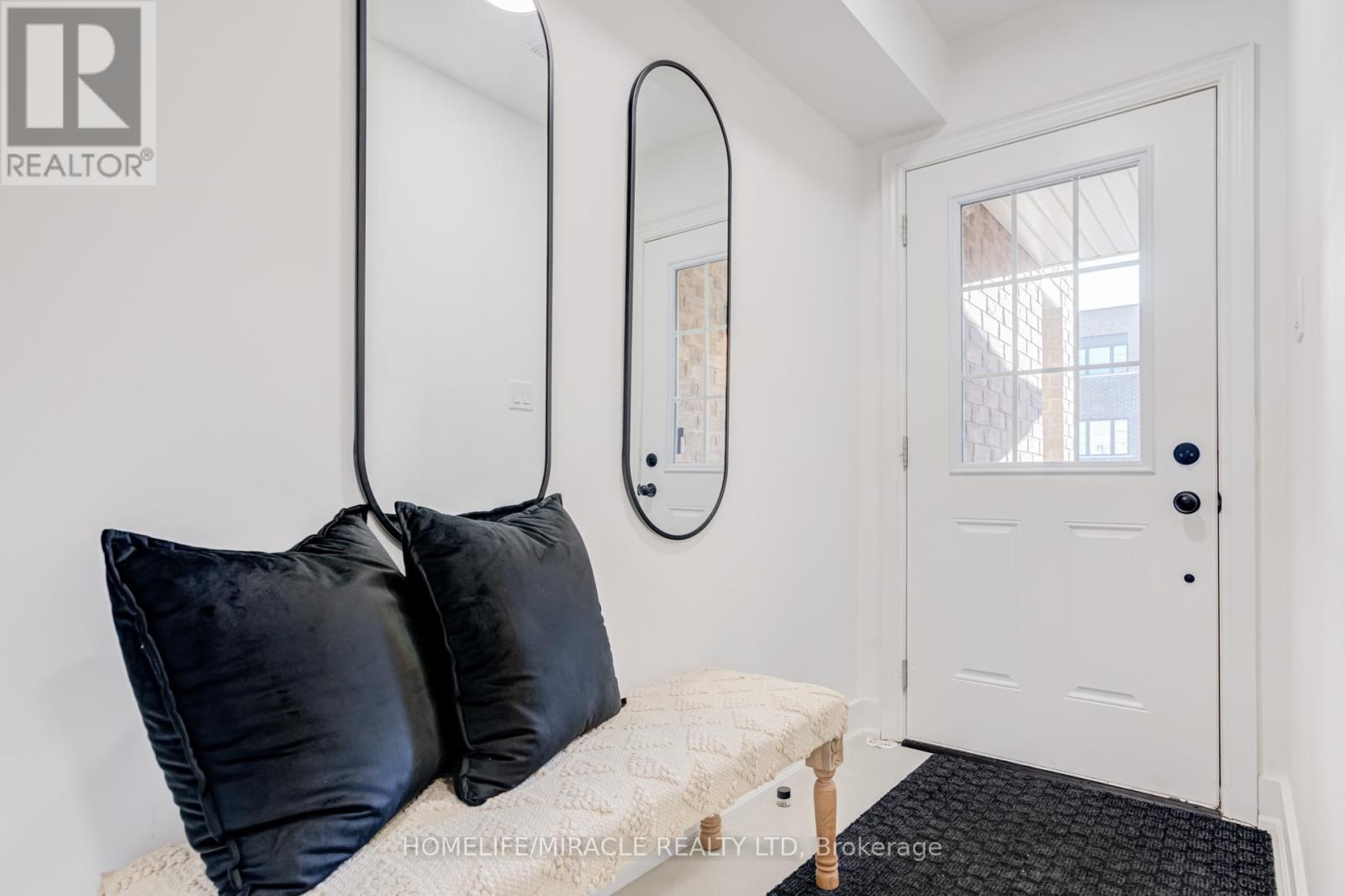 6 Pumpkin Corner Crescent, Barrie, Ontario  L9J 0T6 - Photo 4 - S12997854