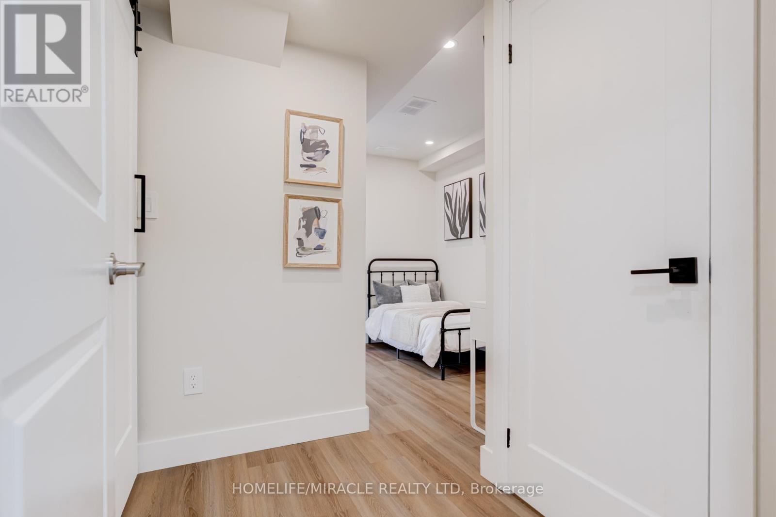 6 Pumpkin Corner Crescent, Barrie, Ontario  L9J 0T6 - Photo 7 - S12997854