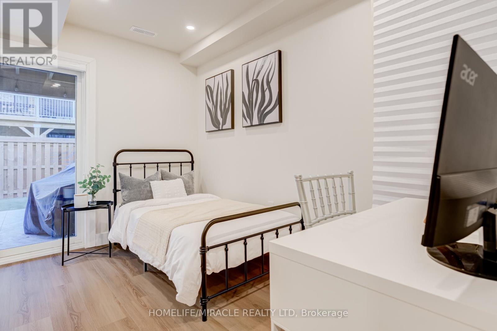 6 Pumpkin Corner Crescent, Barrie, Ontario  L9J 0T6 - Photo 8 - S12997854