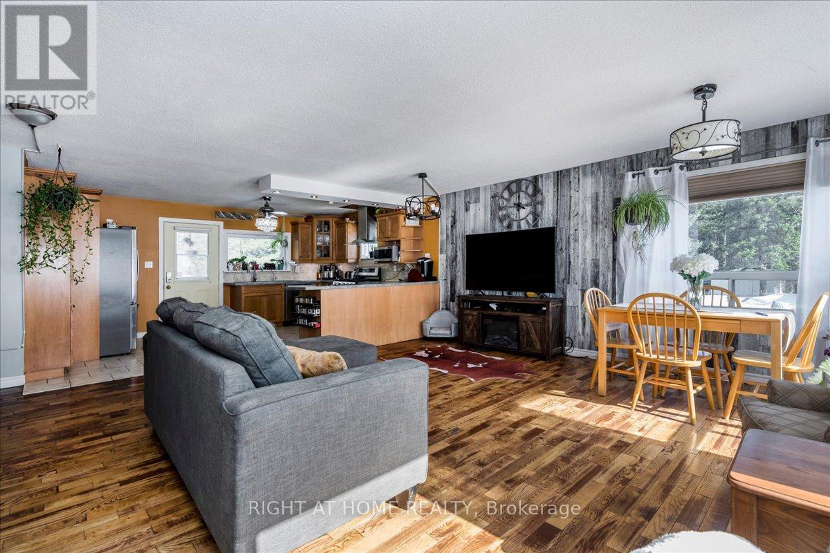 177 Medonte 2 Side Road, Oro-Medonte, Ontario  L0K 1E0 - Photo 5 - S12998062