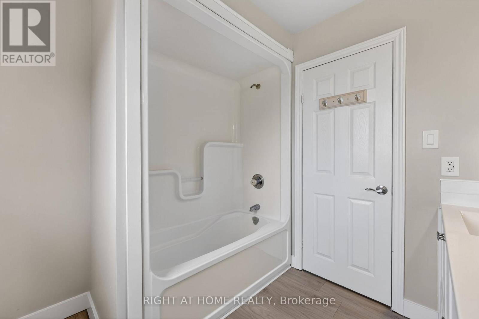 6435 12/13 Stayner Side Road, Clearview, Ontario  L0M 1N0 - Photo 23 - S12998080