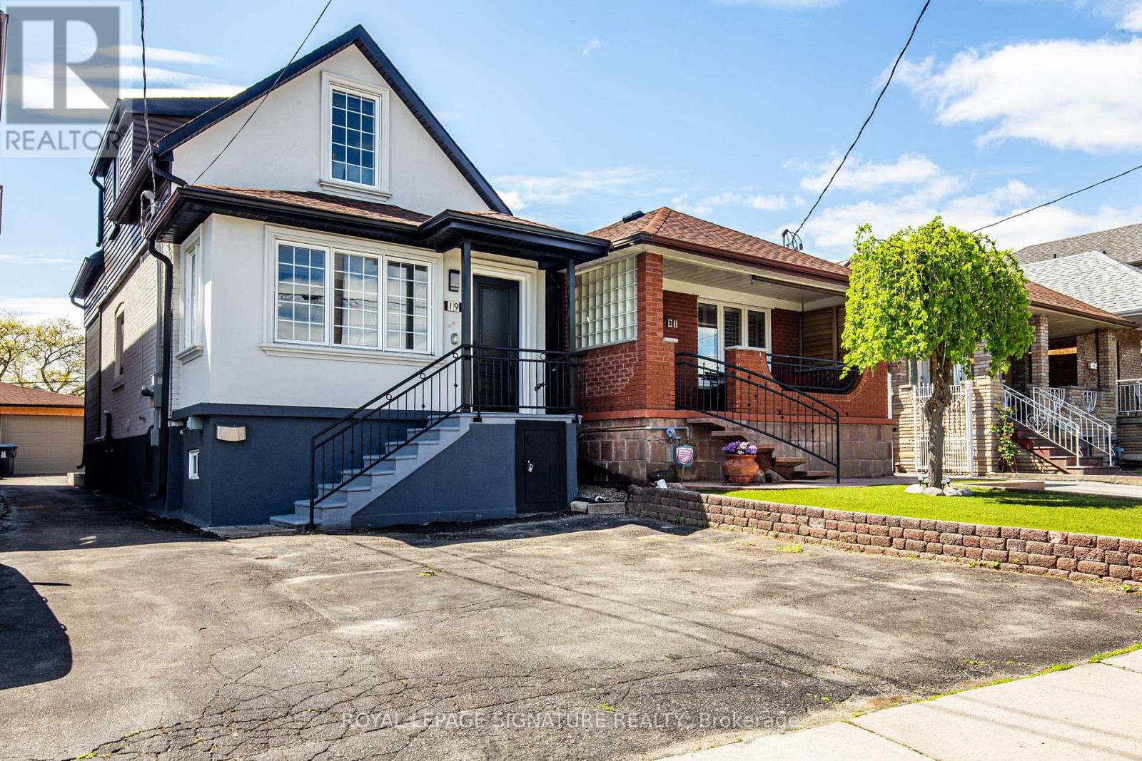 19 SCHELL AVENUE, Toronto, Ontario