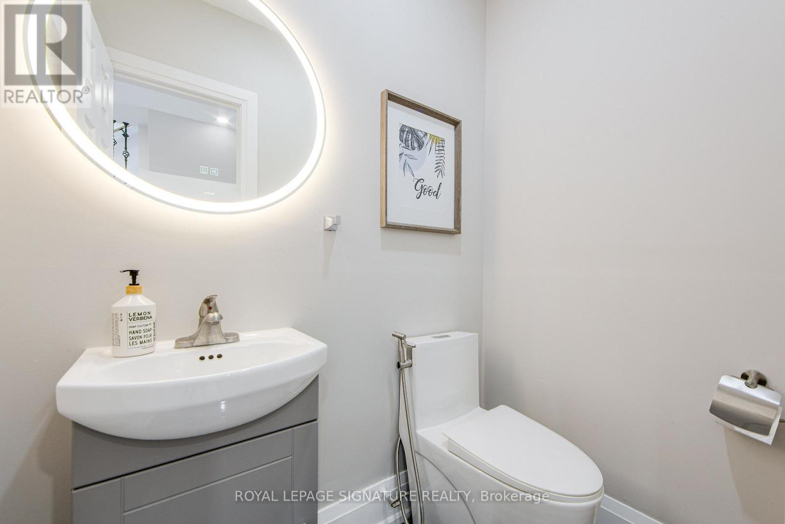 19 Schell Avenue, Toronto, Ontario  M6E 2S7 - Photo 12 - W12997840