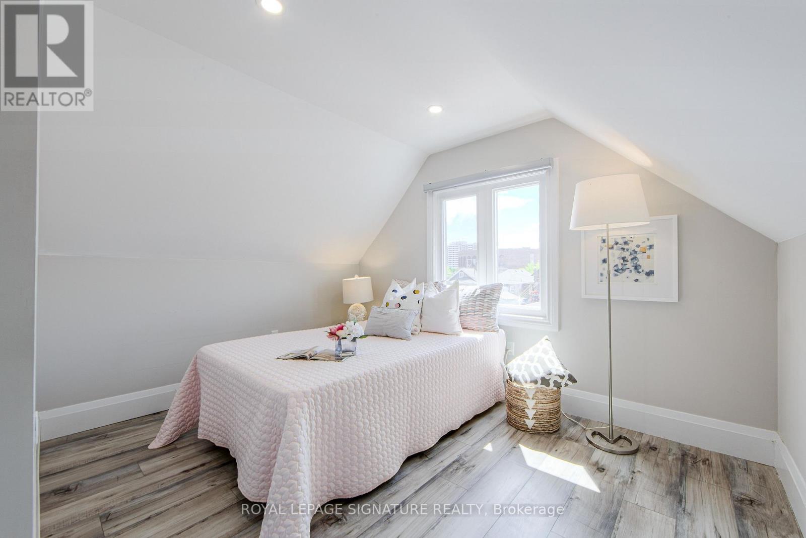 19 Schell Avenue, Toronto, Ontario  M6E 2S7 - Photo 15 - W12997840