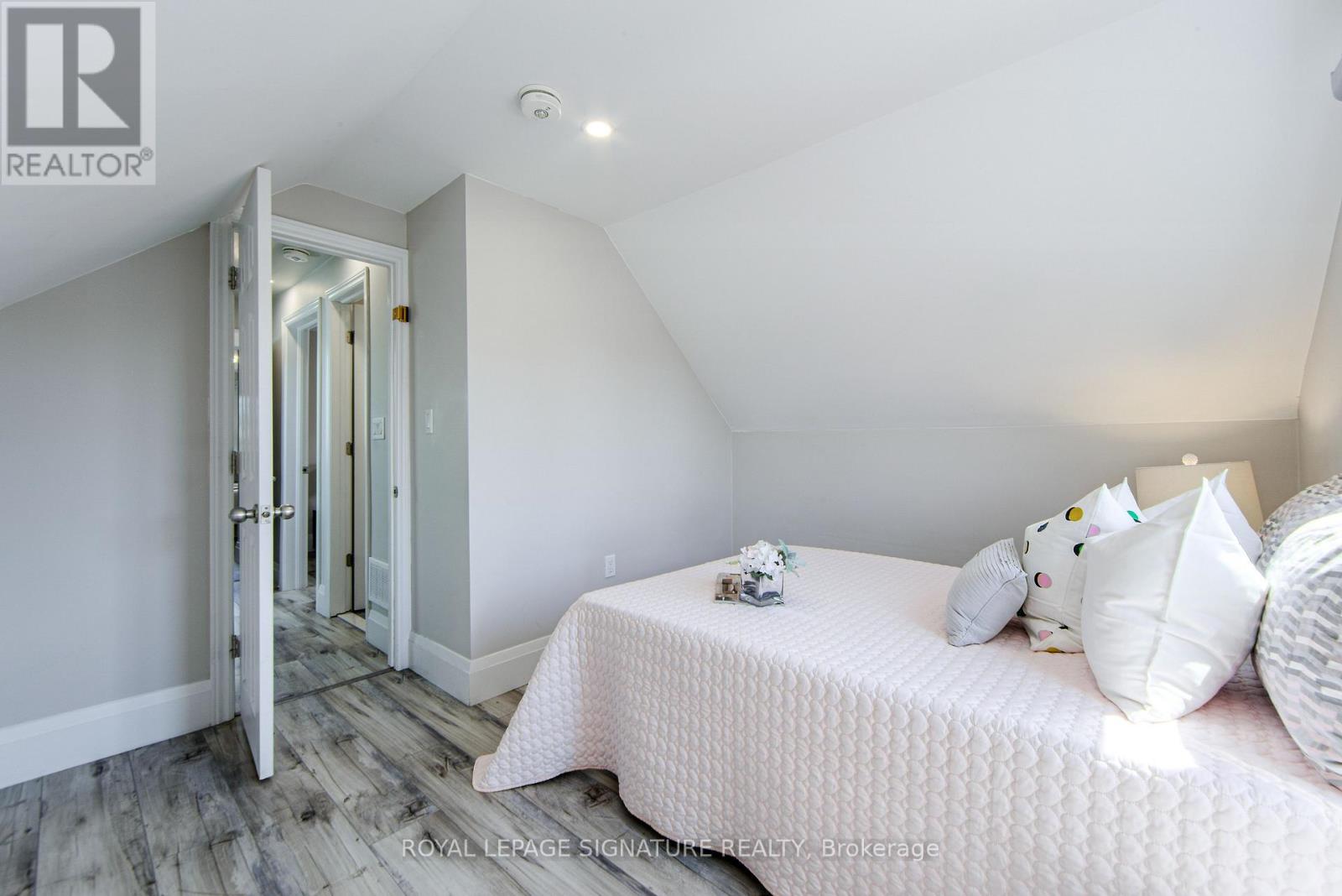 19 Schell Avenue, Toronto, Ontario  M6E 2S7 - Photo 16 - W12997840