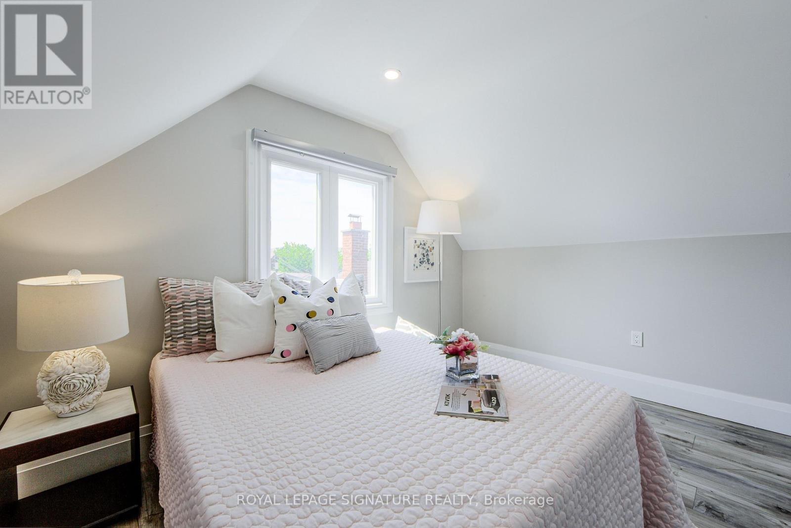 19 Schell Avenue, Toronto, Ontario  M6E 2S7 - Photo 17 - W12997840