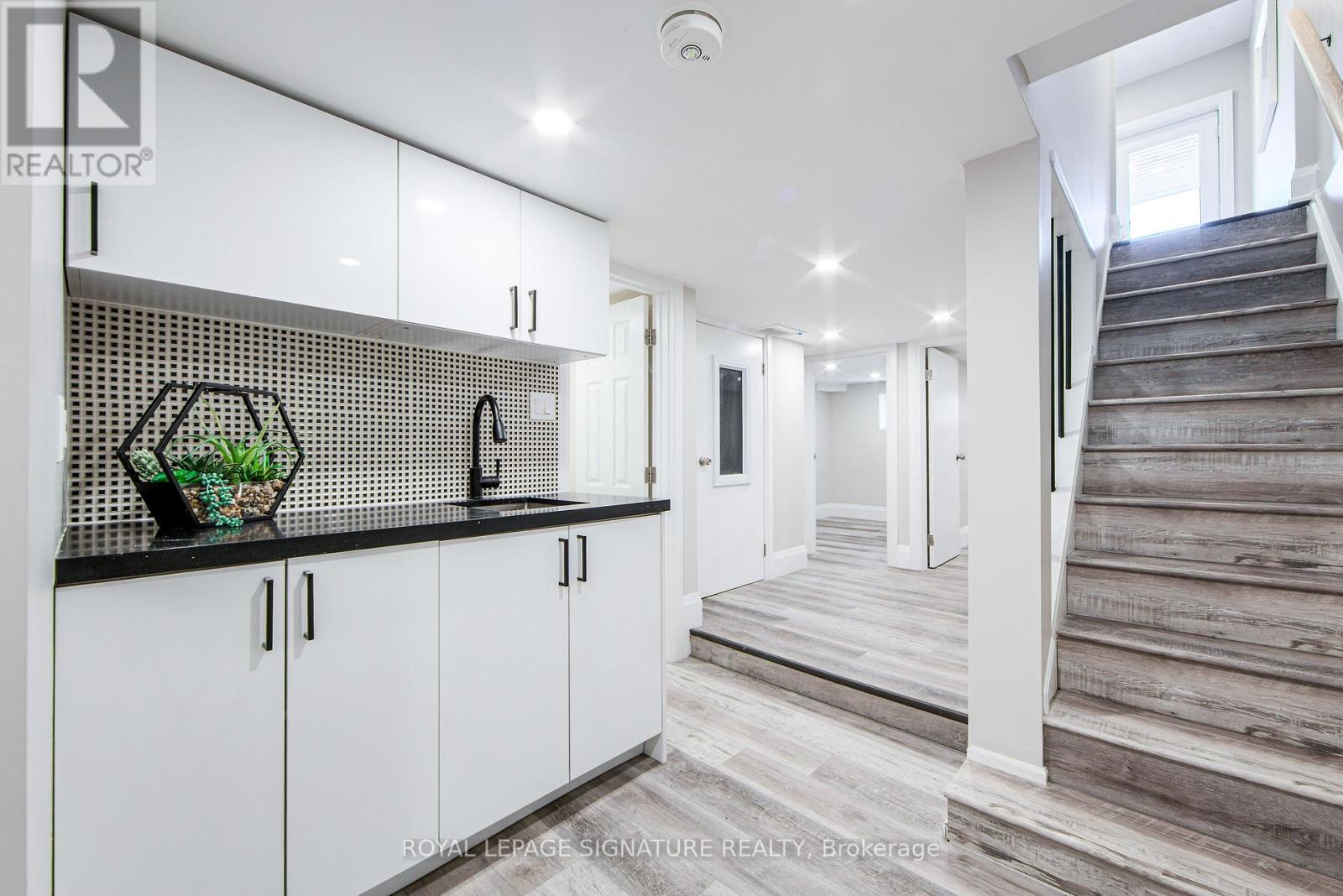 19 Schell Avenue, Toronto, Ontario  M6E 2S7 - Photo 24 - W12997840