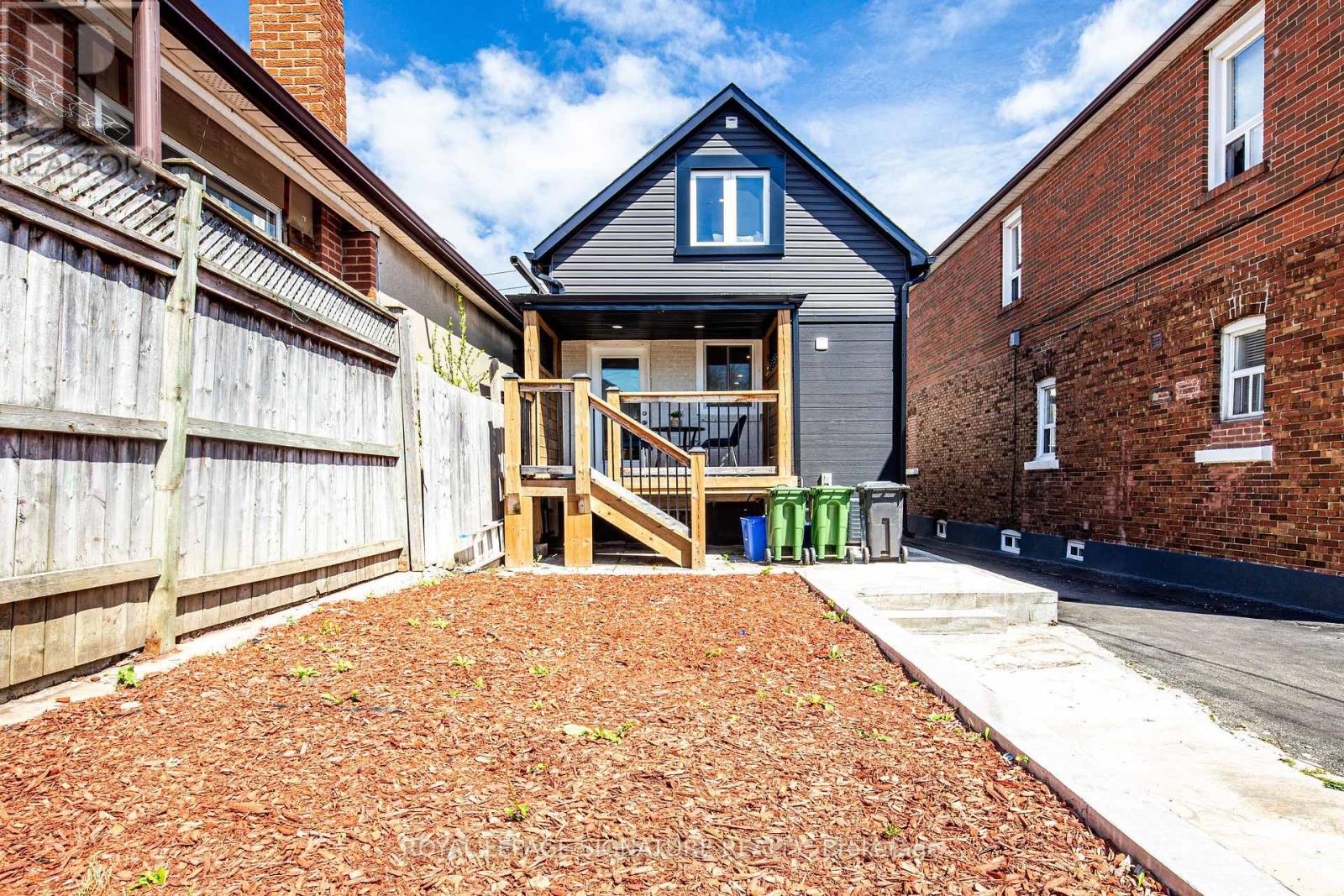 19 Schell Avenue, Toronto, Ontario  M6E 2S7 - Photo 35 - W12997840