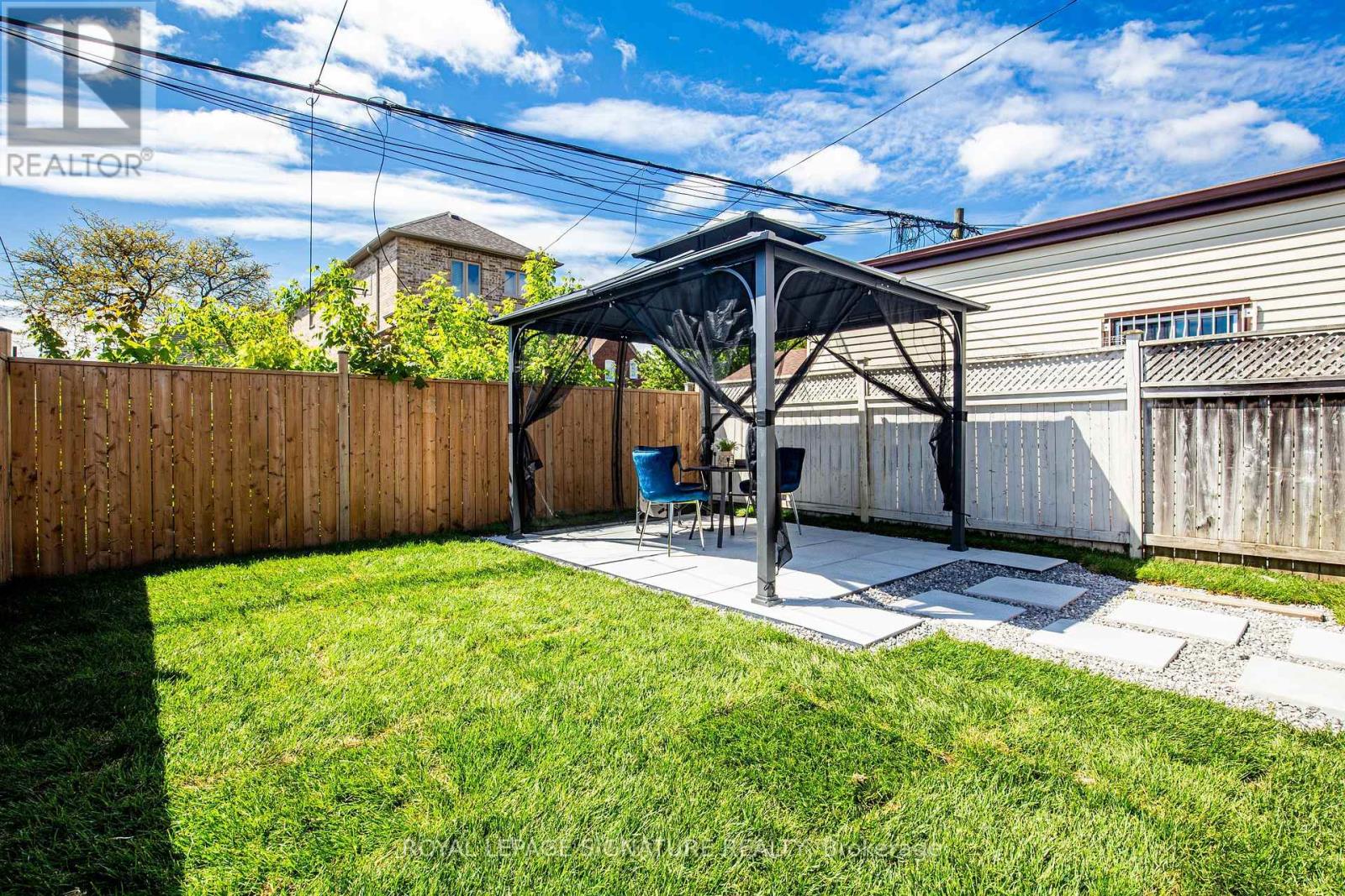 19 Schell Avenue, Toronto, Ontario  M6E 2S7 - Photo 36 - W12997840