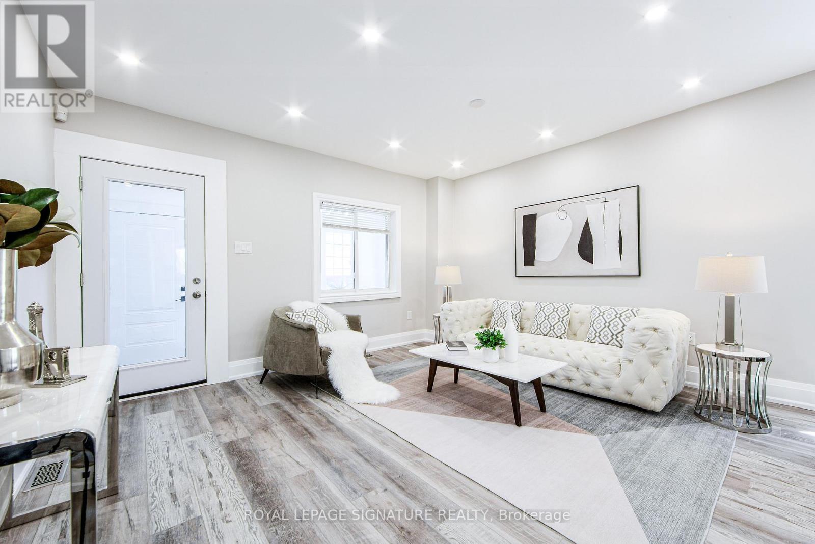 19 Schell Avenue, Toronto, Ontario  M6E 2S7 - Photo 6 - W12997840